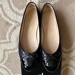 Chanel Ballerinas / Flats - Black Lambskin & Calf Patent Cap Toe